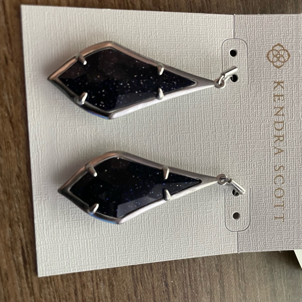 NWT Kendra Scott Olivia Earrings